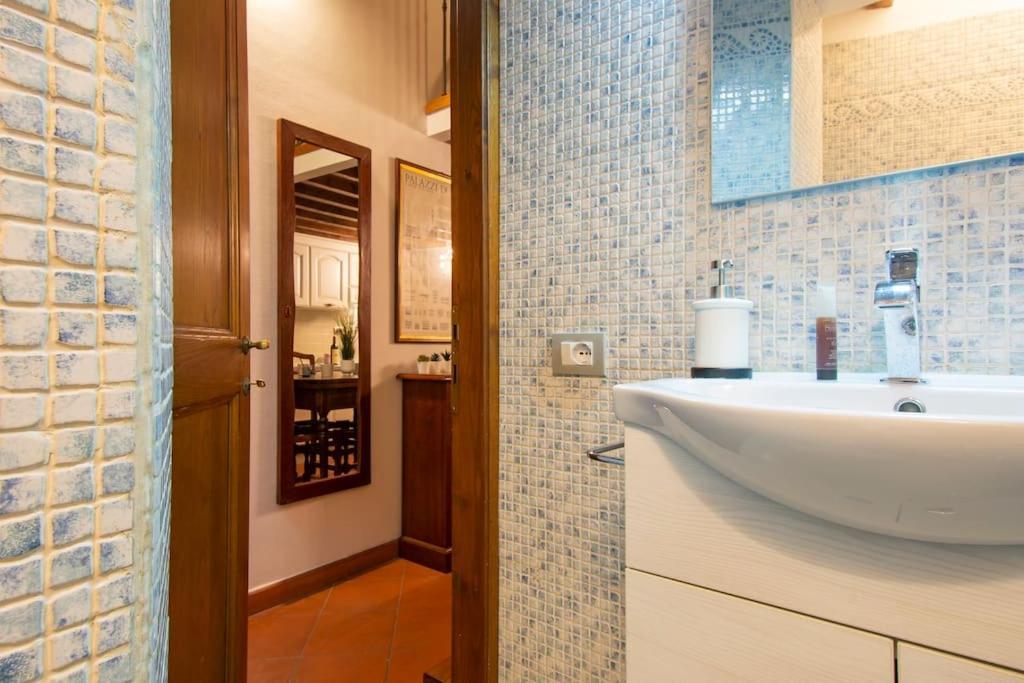 Demedici Apt W/ 2Br 1' Walk Uffizi & Ponte Vecchio Apartment ฟลอเรนซ์ ภายนอก รูปภาพ